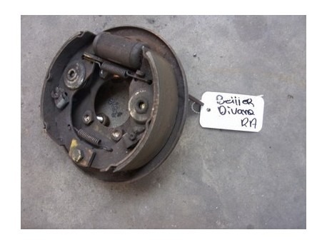 Anchor plate with brake shoes on the right behind Grecav Eke