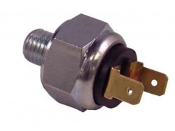 Stoplight switch master cylinder